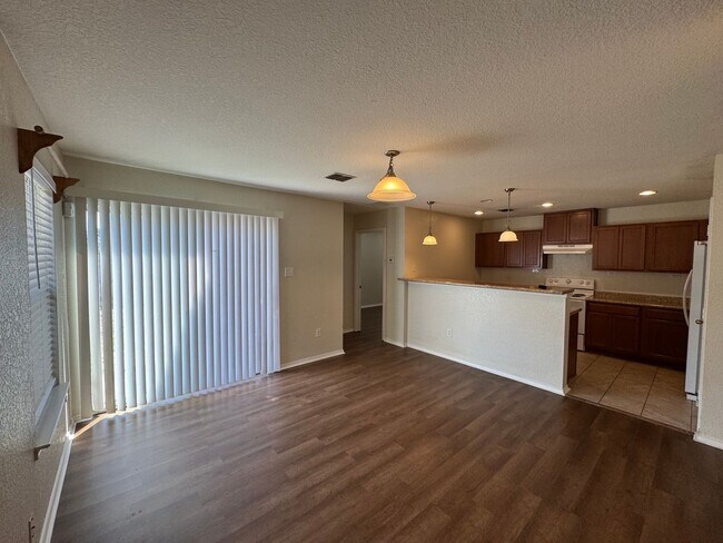 Building Photo - BEAUTIFUL SINGLE STORY HOME  |  CLOSE TO H...