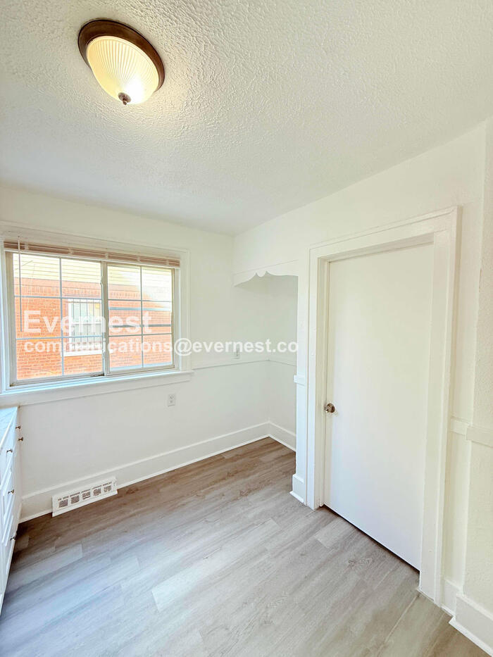 Building Photo - 15812 Kentucky St