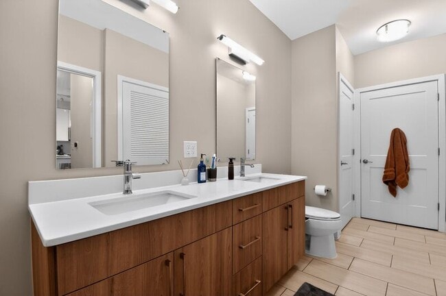 Building Photo - 145 Riverhaven Dr
