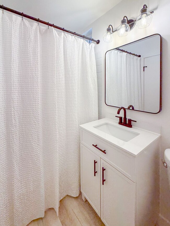 Building Photo - 4211-4219 Jewell