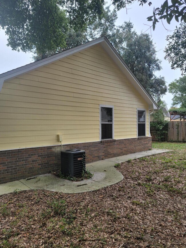 Building Photo - 4554 Northpointe Pl