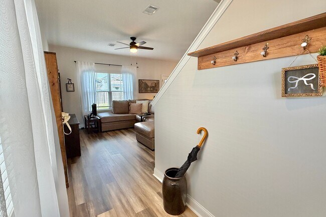 Building Photo - AVAILABLE EARLY MAY 2026! (Pet Friendly)