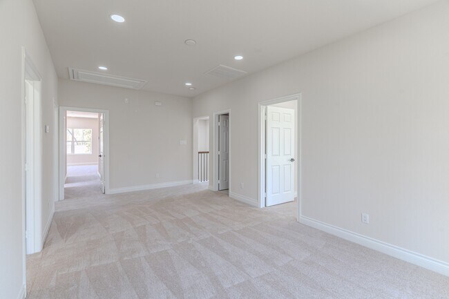 Building Photo - 6814 Champion Ln