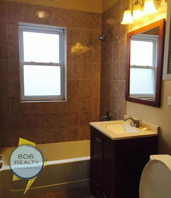 Building Photo - 1 bedroom in Chicago IL 60641