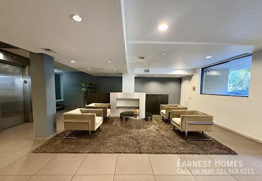 Building Photo - 141 S Clark Dr