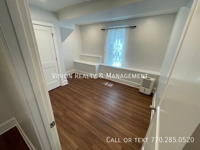 Building Photo - 356 Sinclair Ave NE