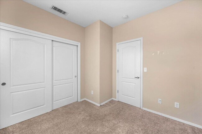 Building Photo - Spacious 4 Bedroom Home in North Clovis Gated Community