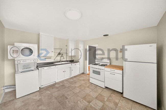 Building Photo - 705 S Pacific Coast Hwy