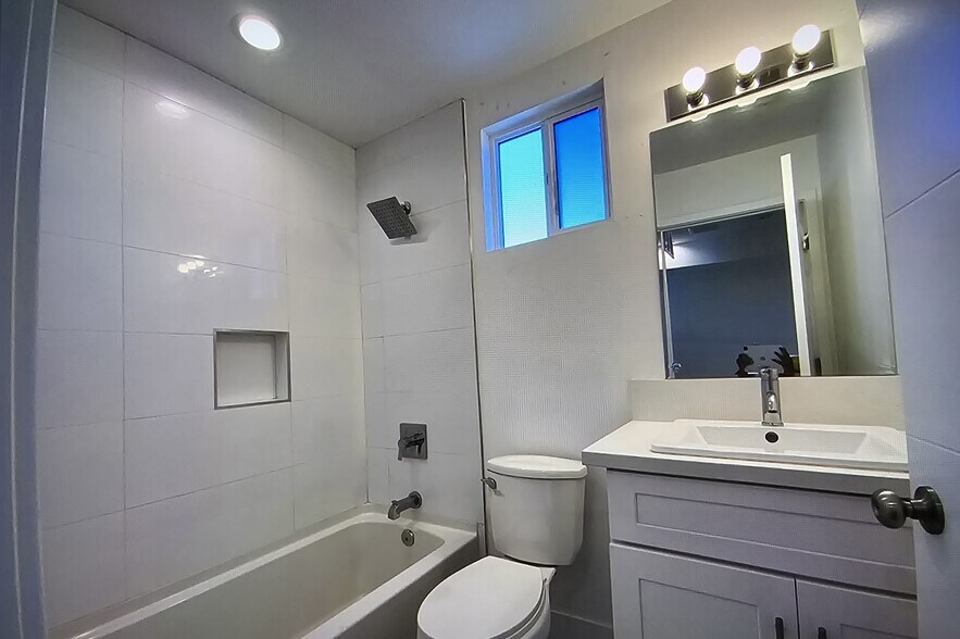 Building Photo - 10923 Hesby St