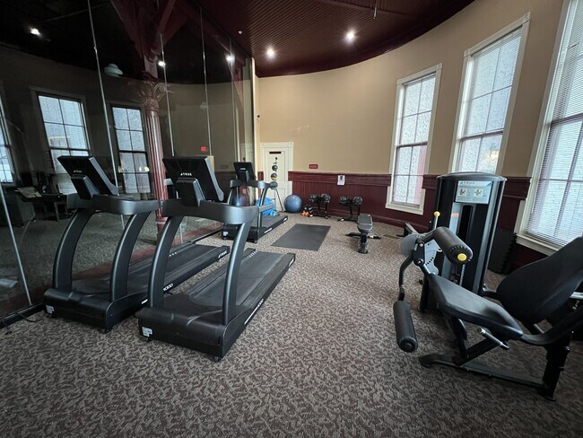 Building Photo - 2601 Hume Dr