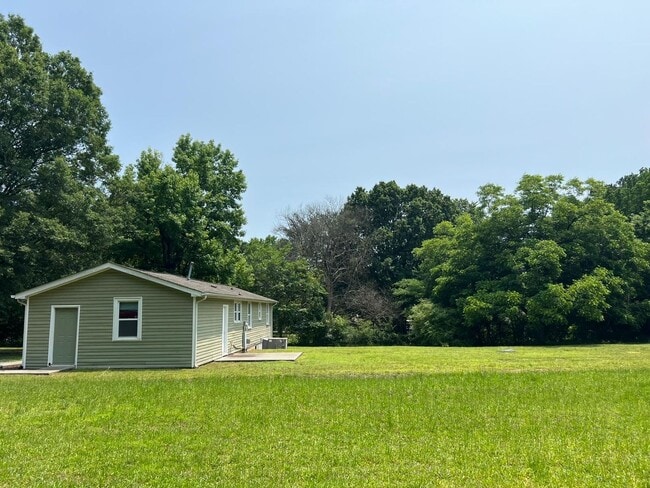 Building Photo - Stunning 4BR/2BA Home in Charlotte!