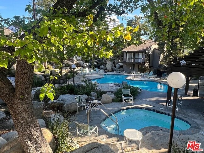 Primary Photo - 6255 Canoga Ave