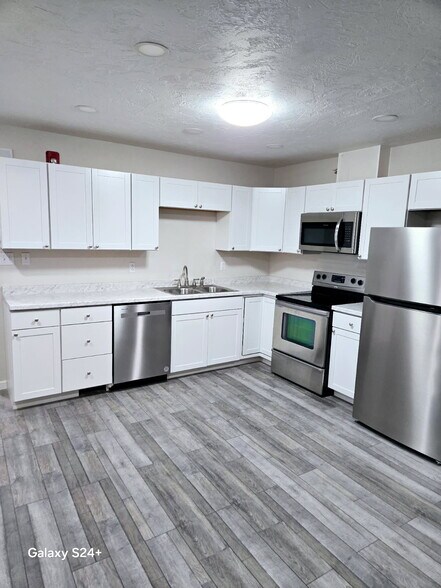 Building Photo - 1357 US-30