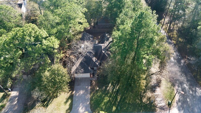 Building Photo - 2 Village Knoll Pl