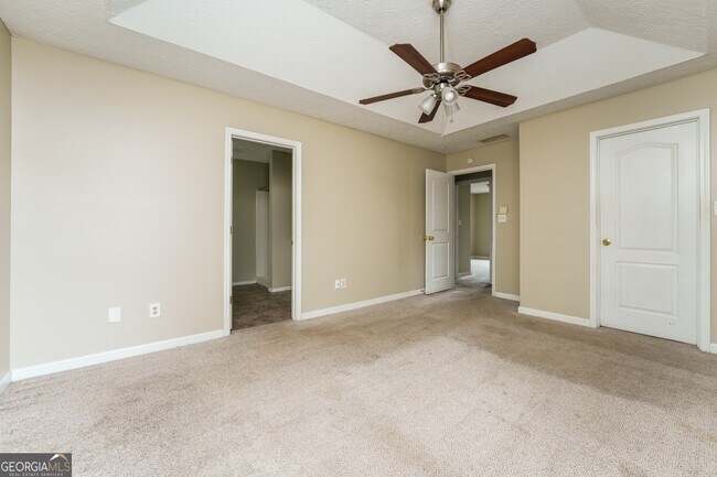 Building Photo - 5795 Meadowview Rd