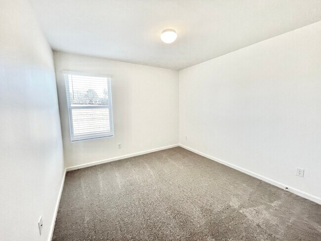 Building Photo - BEAUTIFUL 3 Bedroom Townhome minutes from I-85 -Concord Lakes AVAILABLE MARCH