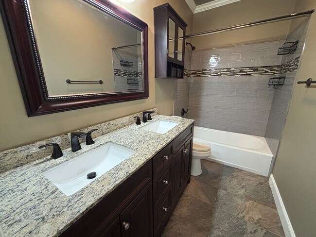 Building Photo - 4 BEDROOM BLANCHARD HOME NEAR I49