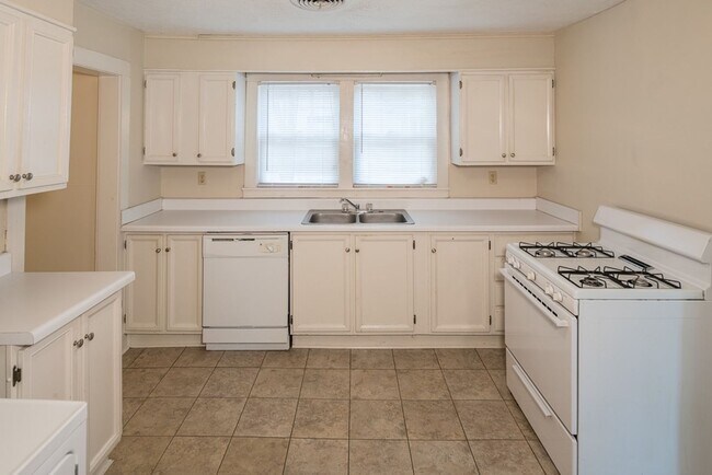 Building Photo - 110 Colonel Muldrow Ave