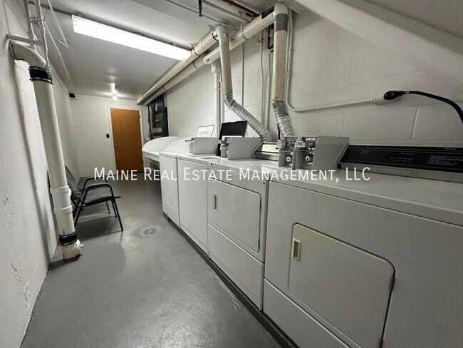Building Photo - 58 Longrale Park