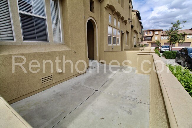 Building Photo - 13330 Via Bellarado