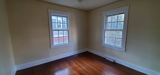 Building Photo - 2 Bedroom 1 Bathroom House!
