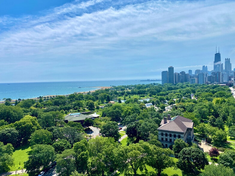 Building Photo - 2000 N Lincoln Park W