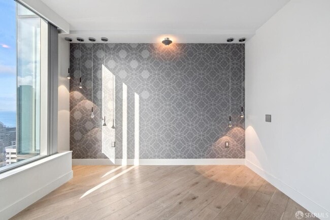 Building Photo - 201 Folsom St