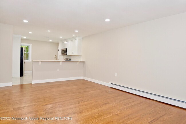 Building Photo - 57 Golden Glow Circus