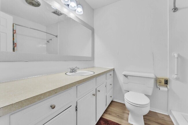 Building Photo - Charming 3-Bed, 2-Bath Haven in Anderson w...