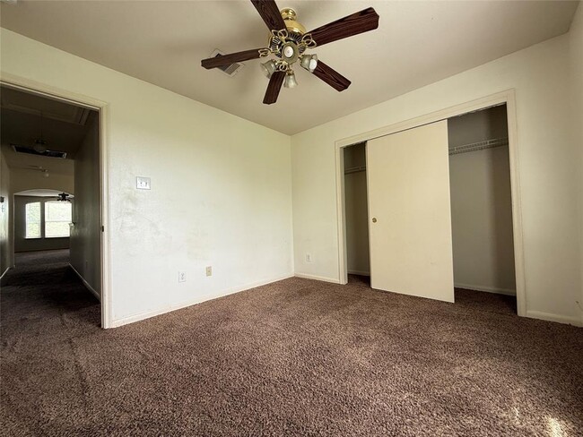 Building Photo - 946 Blanchard Hill Ln