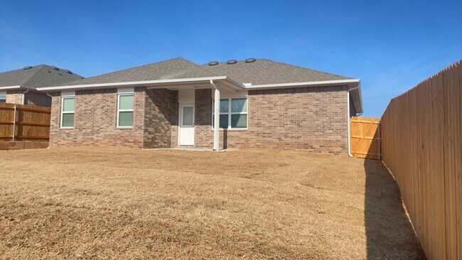 Building Photo - 3 Bedroom 2 Bathroom 2 Car Garage Home in Oakdale School District