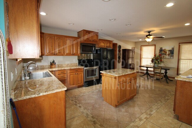 Building Photo - 4-bedroom, 3.5-bath home in Kirbyville, MO.