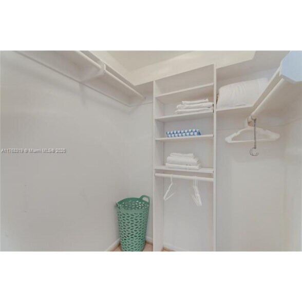 Building Photo - 820 SW 26th Rd