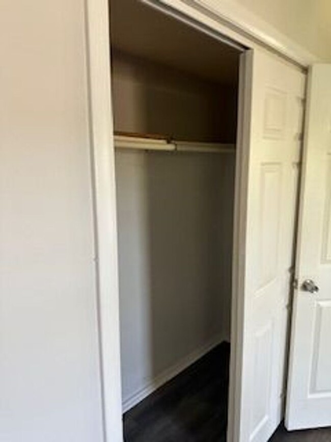 Building Photo - Great 1 bedroom 1 Bath Duplex