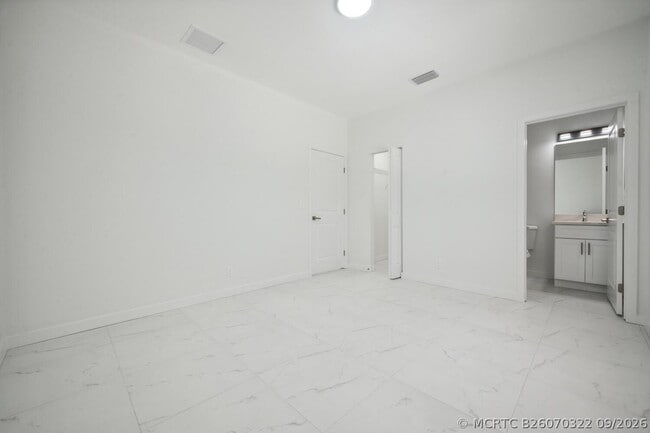Building Photo - 1009 14th St