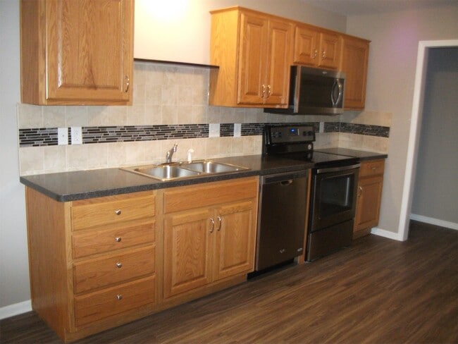 Building Photo - 2400 Walden Ln
