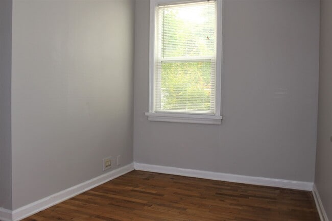 Building Photo - Clean 2 bedroom 1 bath by Columbia River Marina!