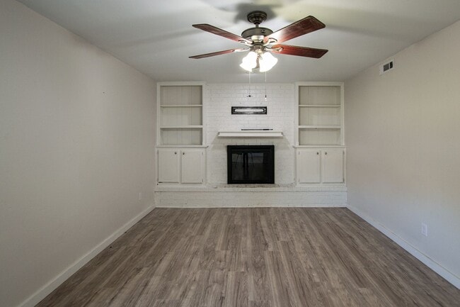 Building Photo - 224 S Bouziden Dr