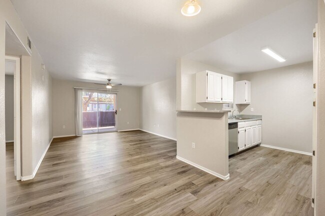 Building Photo - 555 E Silverado Ranch Blvd