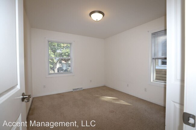 Building Photo - 5 br, 2 bath House - 2021 Monroe St