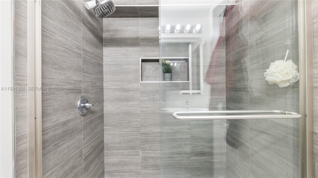 Building Photo - 3889 Tree Top Dr