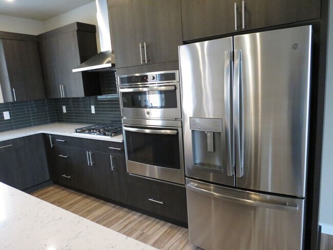 Building Photo - 4Bed/3.5Bath Newer Construction Home in Seattle Otani Gardens Development!