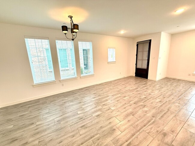 Building Photo - 4885 Ellie Ln