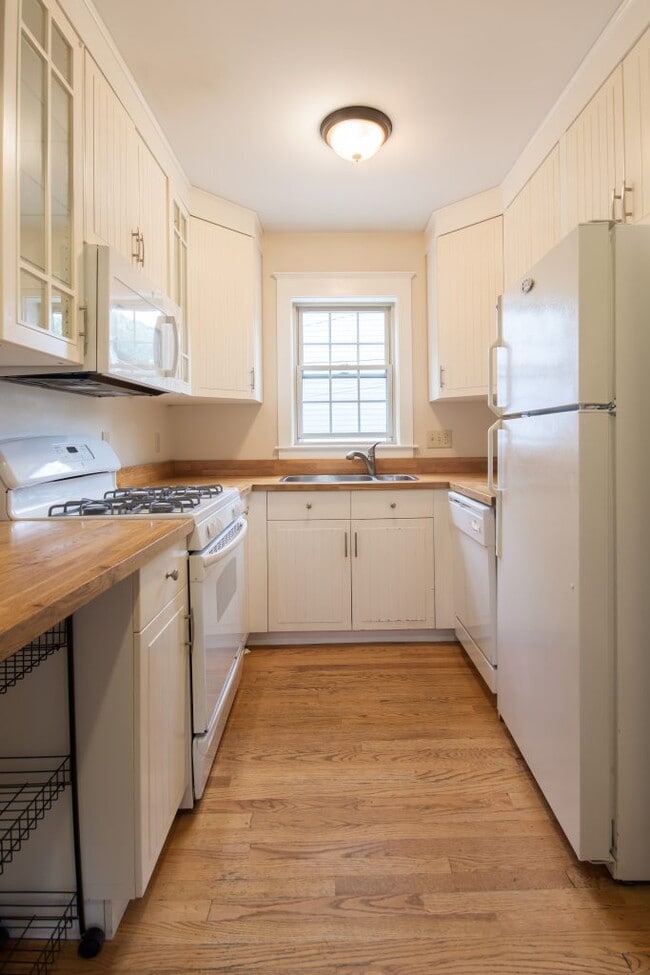 Building Photo - 51 Kingston Ave