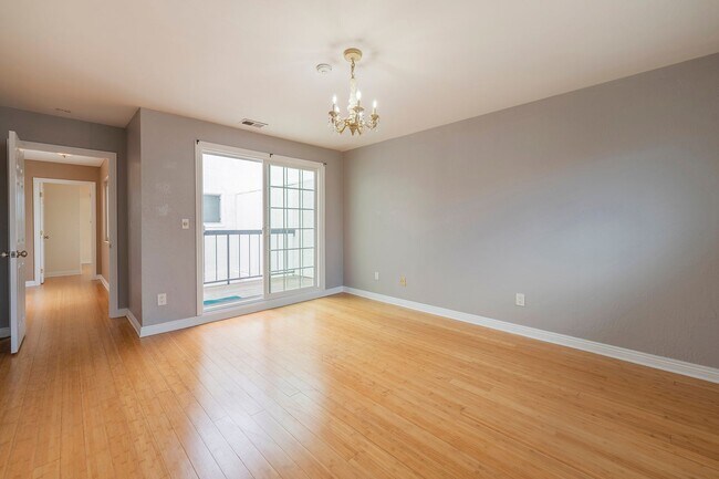 Building Photo - Beautiful Redondo Beach Condominium Rental!