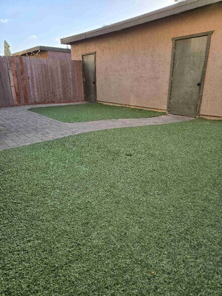 Building Photo - 1407 N Broadway