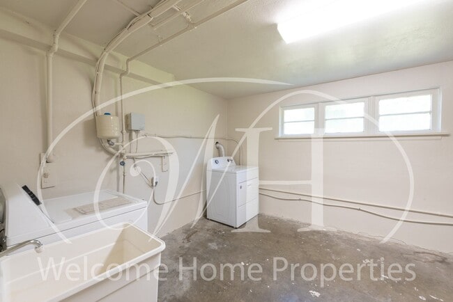 Building Photo - Remodeled Single-Family Home Close to Whitman College