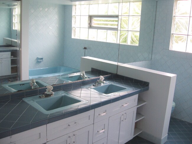 Building Photo - 3746 Fairview Ave