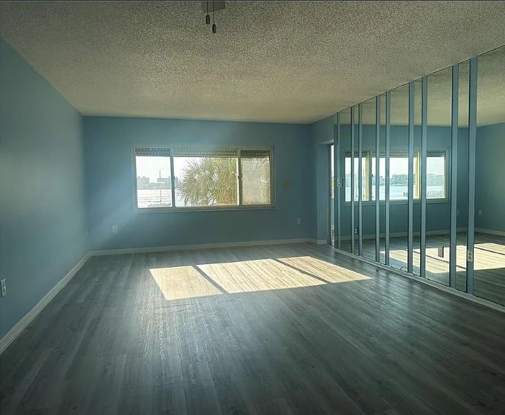 Building Photo - 4525 Cove Cir