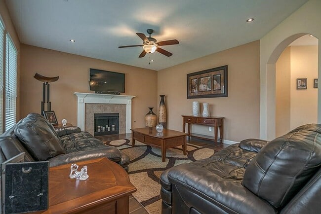 Building Photo - 14931 Opera House Row Dr